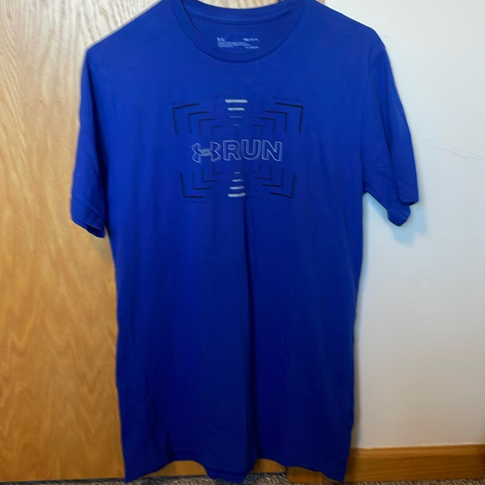 Men’s Sz Medium royal blue Under Armour short-sleeve shirt
